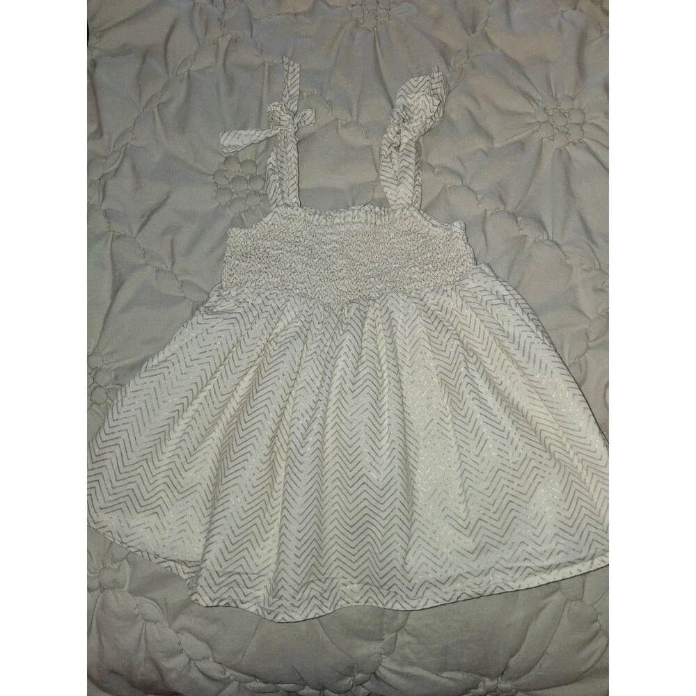 Baby Gap Girls 6-12M Ivory Gold Chevron Smocked Bow Dress